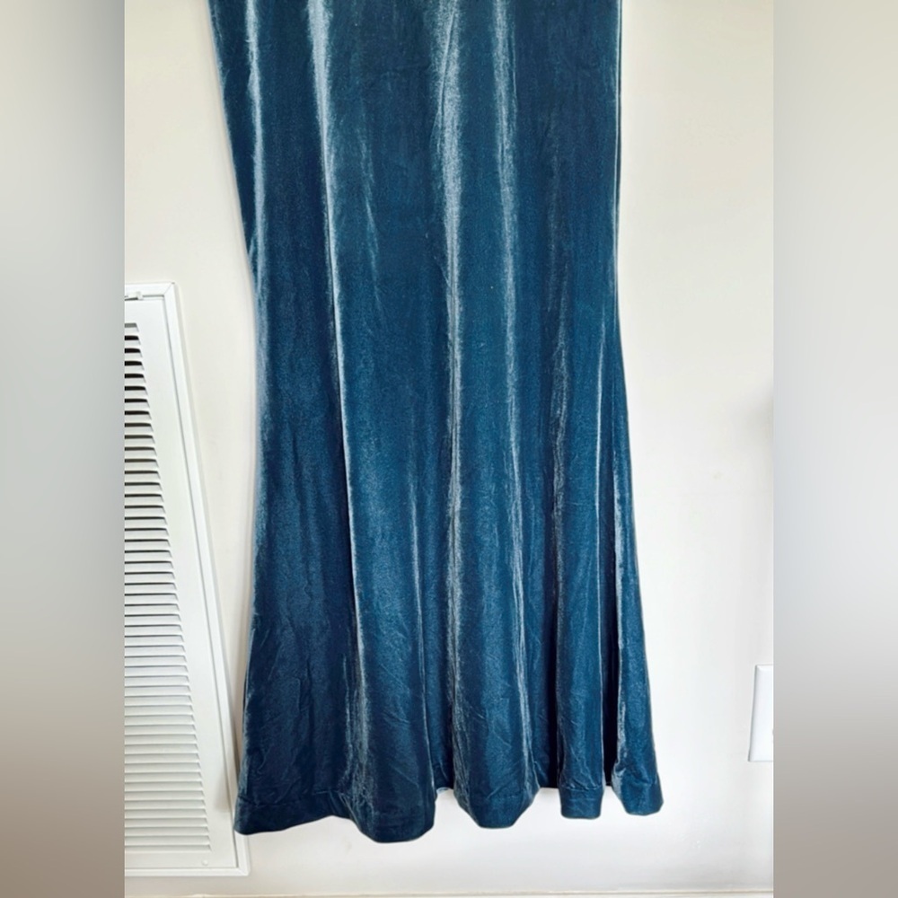 Revelry Dakota Gown - Picture 5 of 7